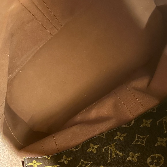 Louis Vuitton Monogram
Randonnee GM Drawstring
Bucket Sling Bag EUC …COA - Picture 6 of 15